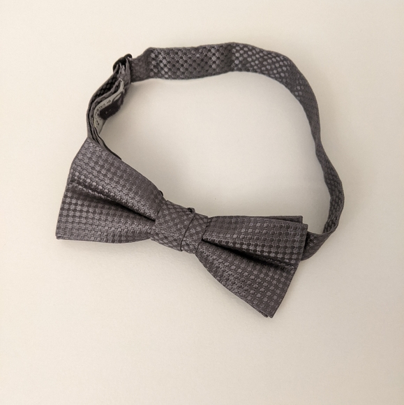 C2 by CALIBRATE 100% Silk Bow Tie (big boy) - Picture 6 of 10